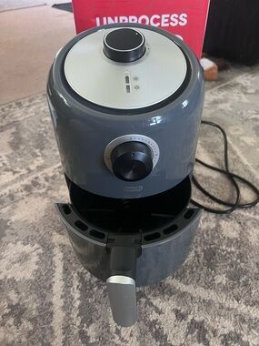 Dash Compact Air Fryer in Charcoal Gray